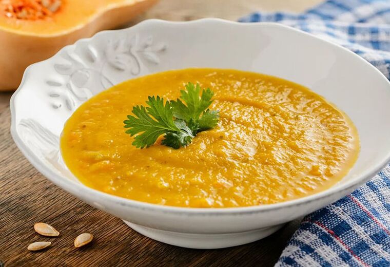 Pumpkin soup is a healthy and easy first course for gout. 