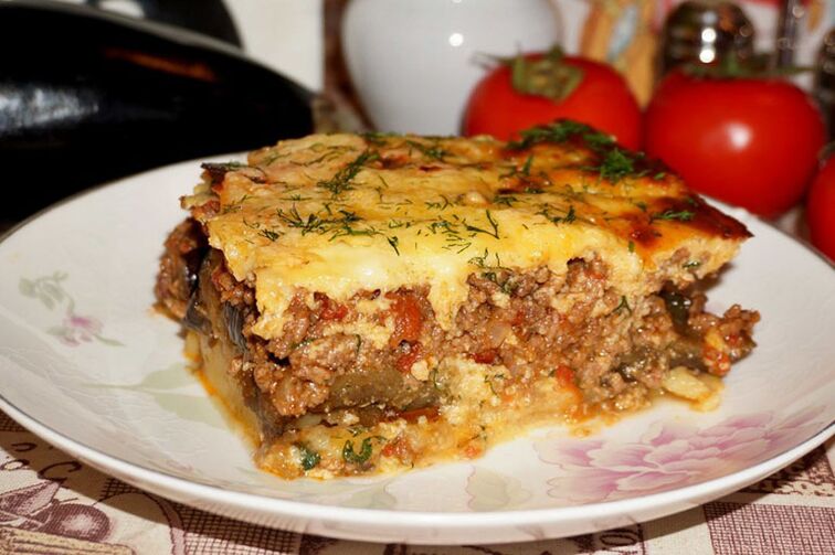 Saturated minced meat and eggplant casserole, ideal for dinner for people suffering from gout