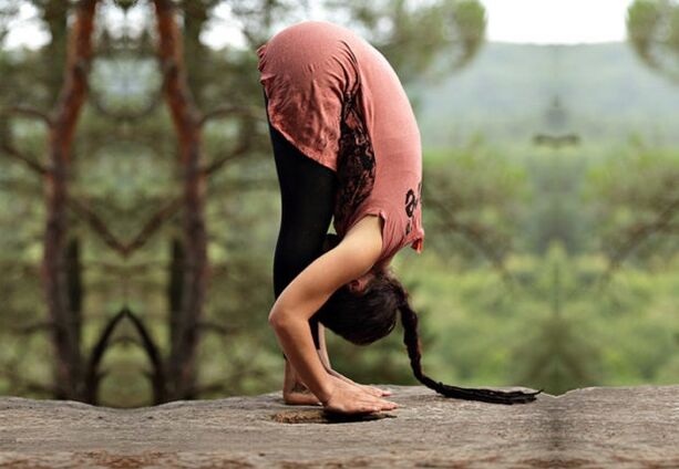 uttanasana yoga pose to lose weight