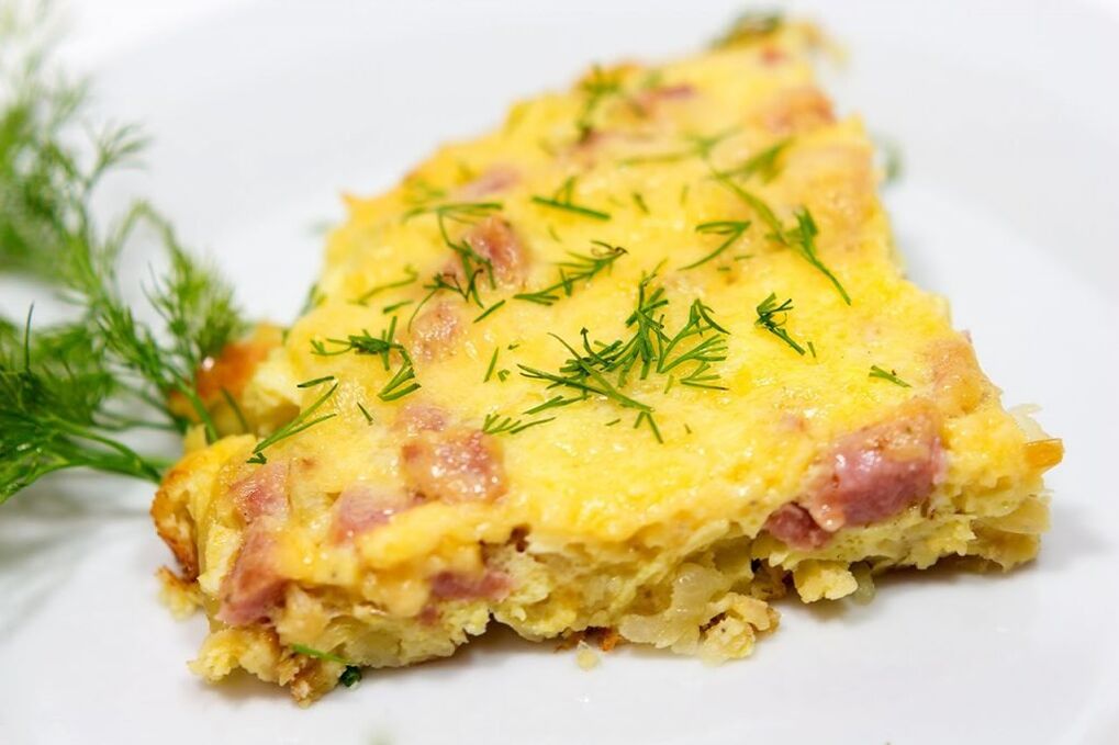 An omelet with ham can be included in the daily menu of the Dukan diet