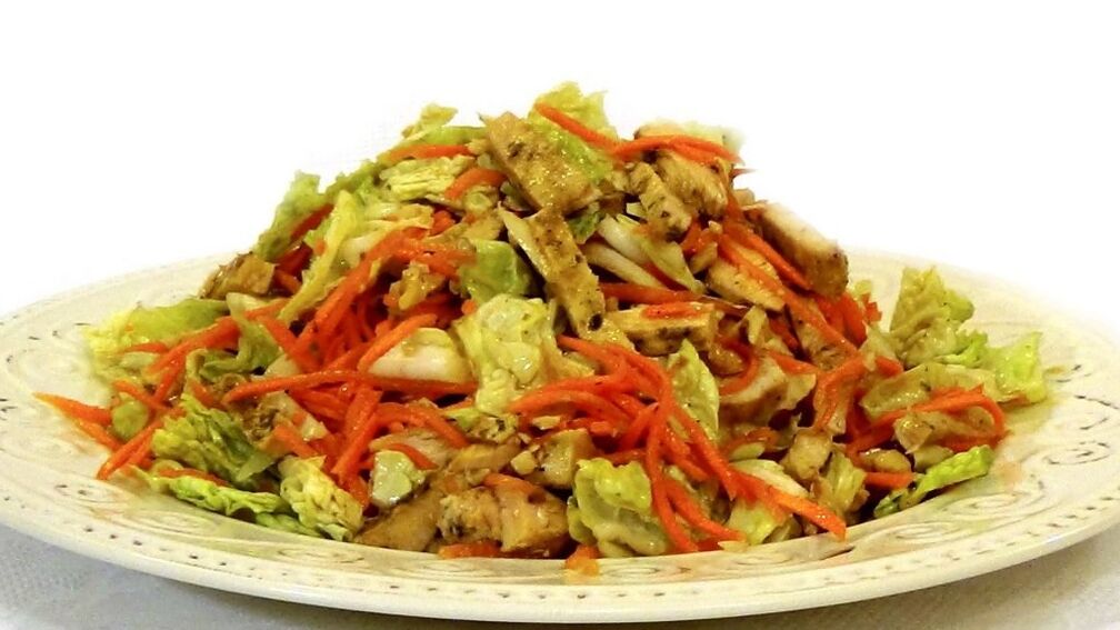 At the final stage of stabilizing the Dukan diet, you can treat yourself to chicken salad