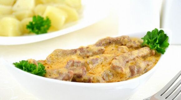 Beef with champignons in a cream sauce - a hearty dish in the Consolidation phase of the Dukan diet