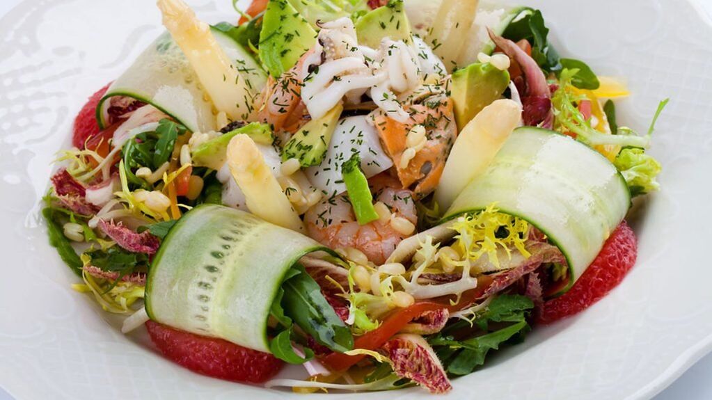 Eating a seafood salad is recommended while following the Alternative phase of the Dukan diet